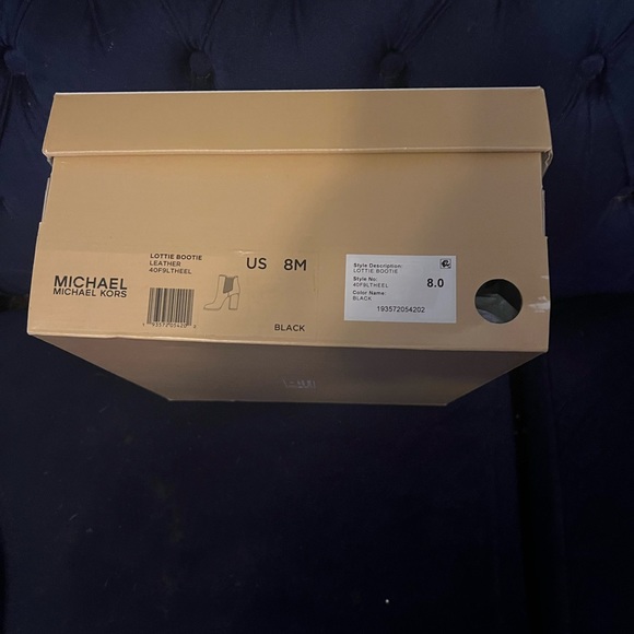 New with box Michael kors ankle boots size 8 M - Picture 2 of 3